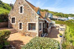 Coastal Detached Home with Exceptional Panoramic Views