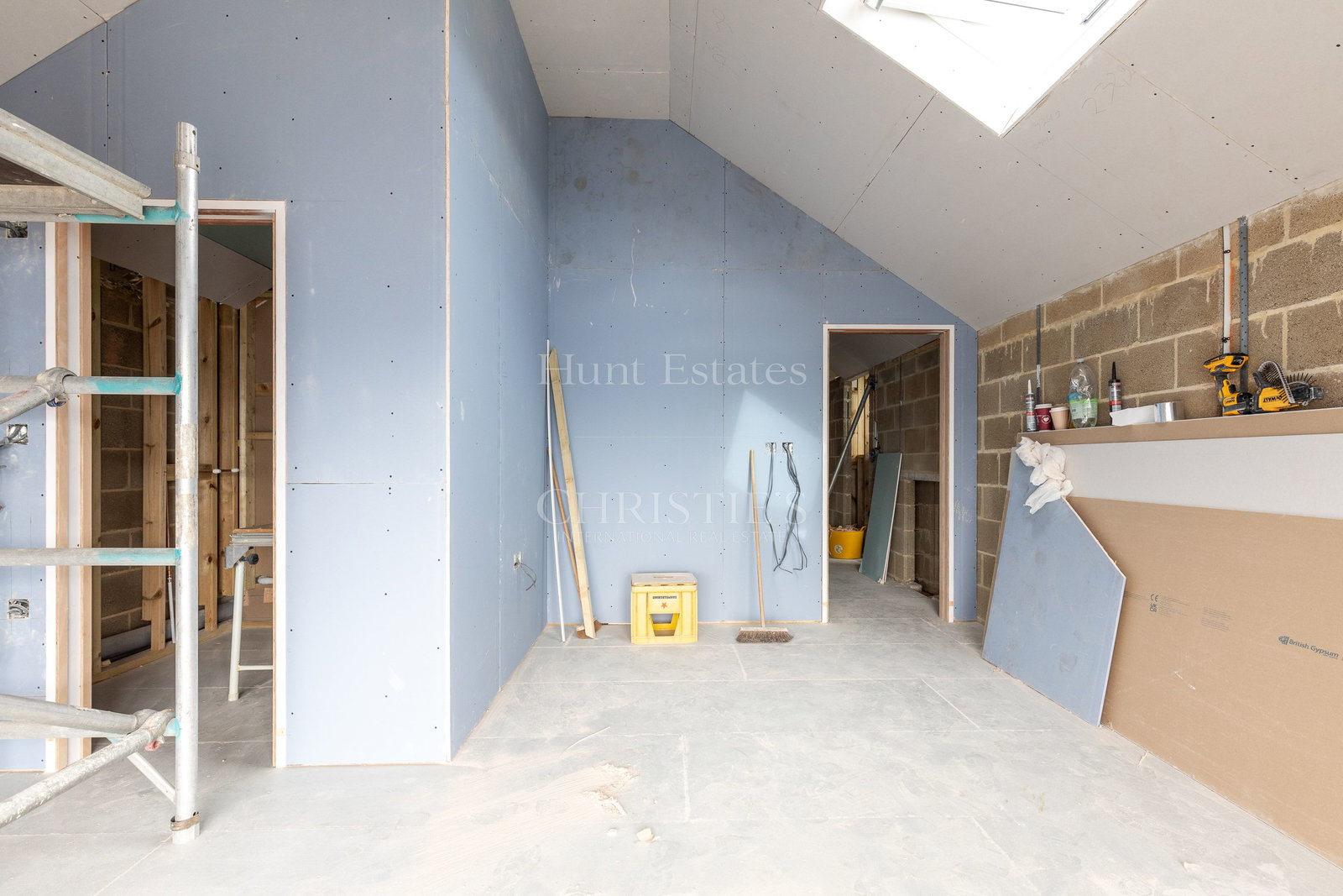 4 Bedroom Single Family Home/House's Image 9