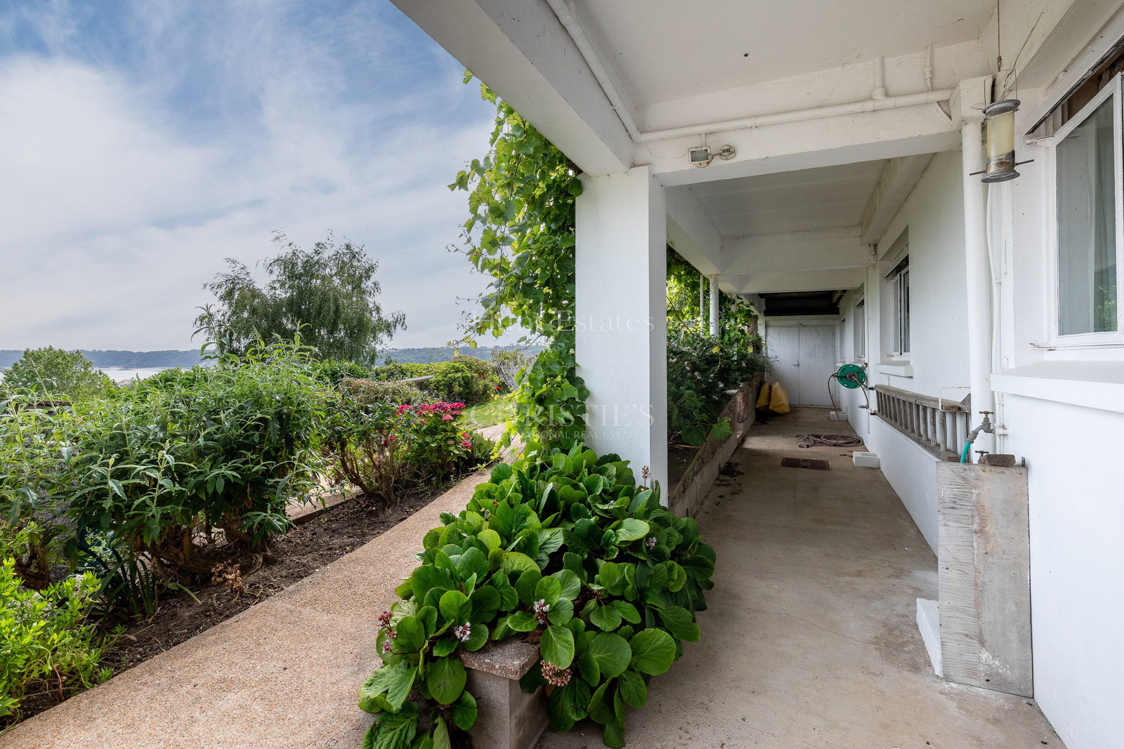 6 Bedroom Single Family Home/House's Image 29