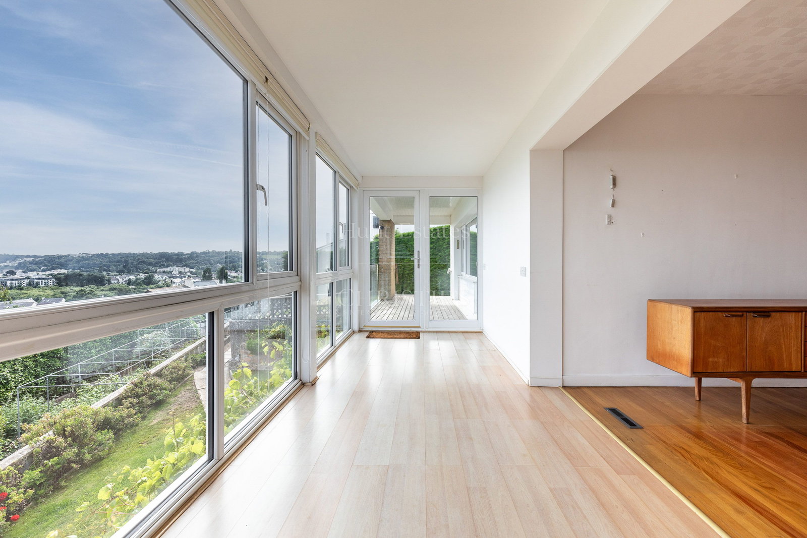 6 Bedroom Single Family Home/House's Image 9