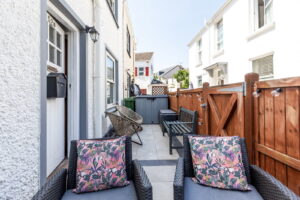 One Bedroom Cottage with Private Outside Space