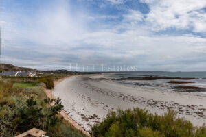 Two bedroom seaside cottage with stunning sea views