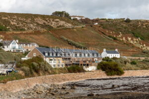 Two bedroom seaside cottage with stunning sea views