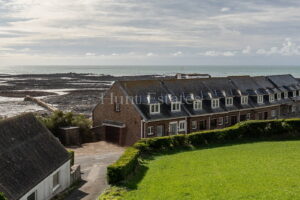 Two bedroom seaside cottage with stunning sea views