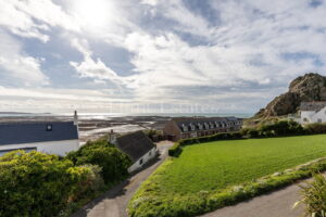Two bedroom seaside cottage with stunning sea views