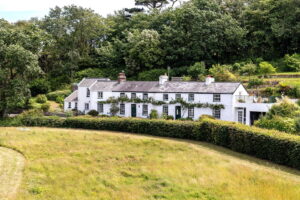 Idyllic Two Bedroom Cottage With Sea Views