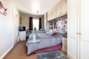 Detached Family Home with South West Facing Garden