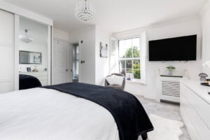 Beautifully Presented Victorian House With A Suntrap Garden