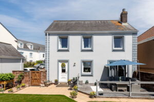 Detached Family Home with South West Facing Garden