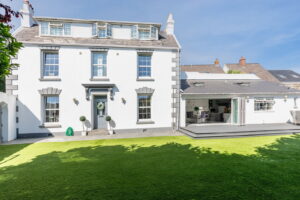 Beautifully Presented Victorian House With A Suntrap Garden
