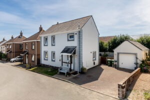 Detached Family Home with South West Facing Garden