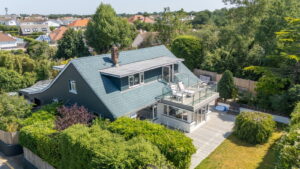 Immaculate Home In Prime Location With Direct Access To The Railway Walk