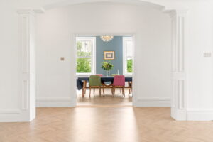 Beautifully Presented 4 Bedroom Apt with Garden an& Double Garage