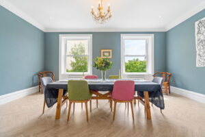 Beautifully Presented 4 Bedroom Apt with Garden an& Double Garage