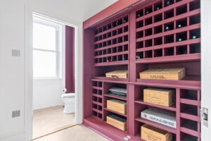 Beautifully Presented 4 Bedroom Apt with Garden an& Double Garage
