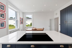 Beautifully Presented 4 Bedroom Apt with Garden an& Double Garage