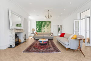 Beautifully Presented 4 Bedroom Apt with Garden an& Double Garage