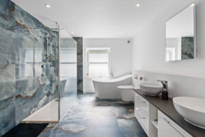 Beautifully Presented 4 Bedroom Apt with Garden an& Double Garage