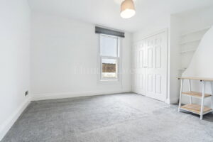 Immaculate One Bedroom Top Floor Apartment - No Onward Chain