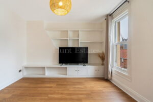 Immaculate One Bedroom Top Floor Apartment - No Onward Chain