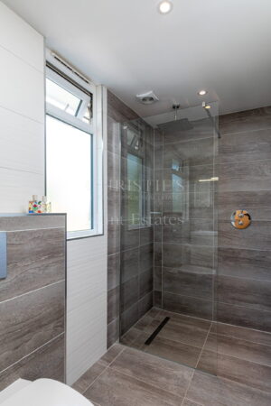 Immaculate Home In Prime Location With Direct Access To The Railway Walk