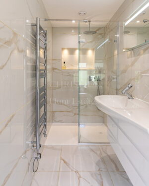 Immaculate Home In Prime Location With Direct Access To The Railway Walk