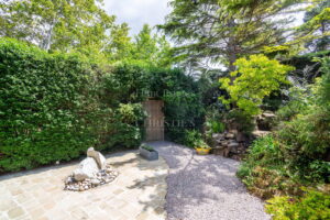 Immaculate Home In Prime Location With Direct Access To The Railway Walk