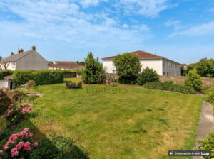 Beautifully Presented 4 Bedroom Apt with Garden an& Double Garage