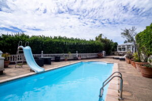 Four Bedroom Family Home with Outdoor Pool & Gardens