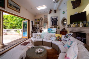 Four Bedroom Family Home with Outdoor Pool & Gardens