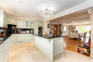 Four Bedroom Family Home with Outdoor Pool & Gardens