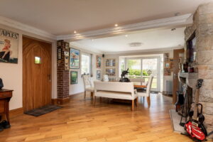 Four Bedroom Family Home with Outdoor Pool & Gardens