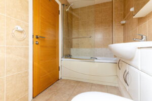 Two Bedroom, Two Bathroom Terraced House with Garage and Garden