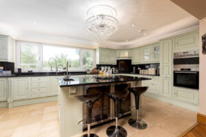 Four Bedroom Family Home with Outdoor Pool & Gardens