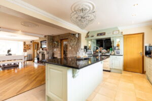 Four Bedroom Family Home with Outdoor Pool & Gardens
