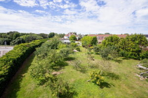Four Bedroom Family Home with Outdoor Pool & Gardens