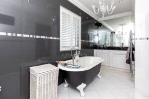 Four Bedroom Family Home with Outdoor Pool & Gardens