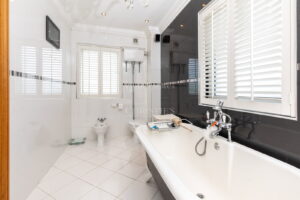 Four Bedroom Family Home with Outdoor Pool & Gardens