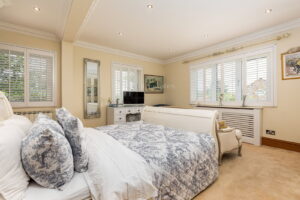 Four Bedroom Family Home with Outdoor Pool & Gardens
