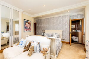 Four Bedroom Family Home with Outdoor Pool & Gardens