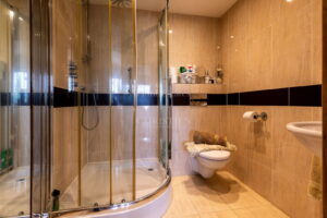 Four Bedroom Family Home with Outdoor Pool & Gardens
