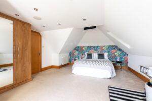 Four Bedroom Family Home with Outdoor Pool & Gardens