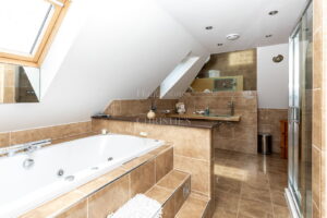 Four Bedroom Family Home with Outdoor Pool & Gardens