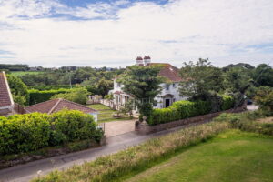 Four Bedroom Family Home with Outdoor Pool & Gardens