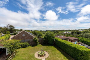 Four Bedroom Family Home with Outdoor Pool & Gardens