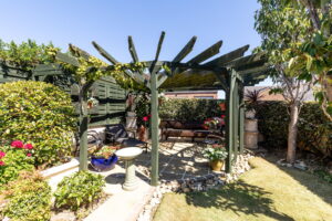Three-Bedroom Granite Home with Garage & Garden – Rural St Helier