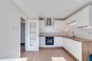 CONTEMPORARY ONE BEDROOM APARTMENT IN TOWN CENTRE