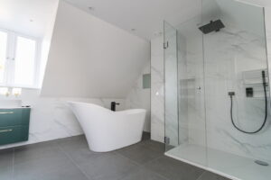 Detached family home with swimming pool