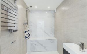 Detached family home with swimming pool