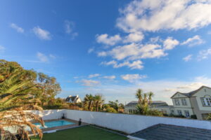 Detached family home with swimming pool